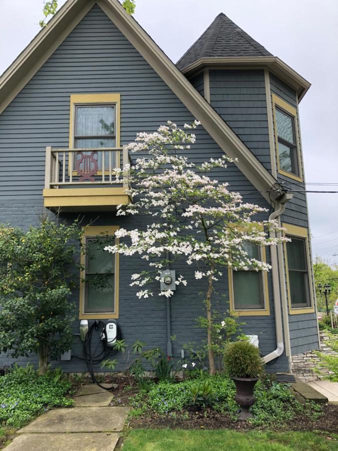 Riverside Gables Bed And Breakfast Berea Exterior photo